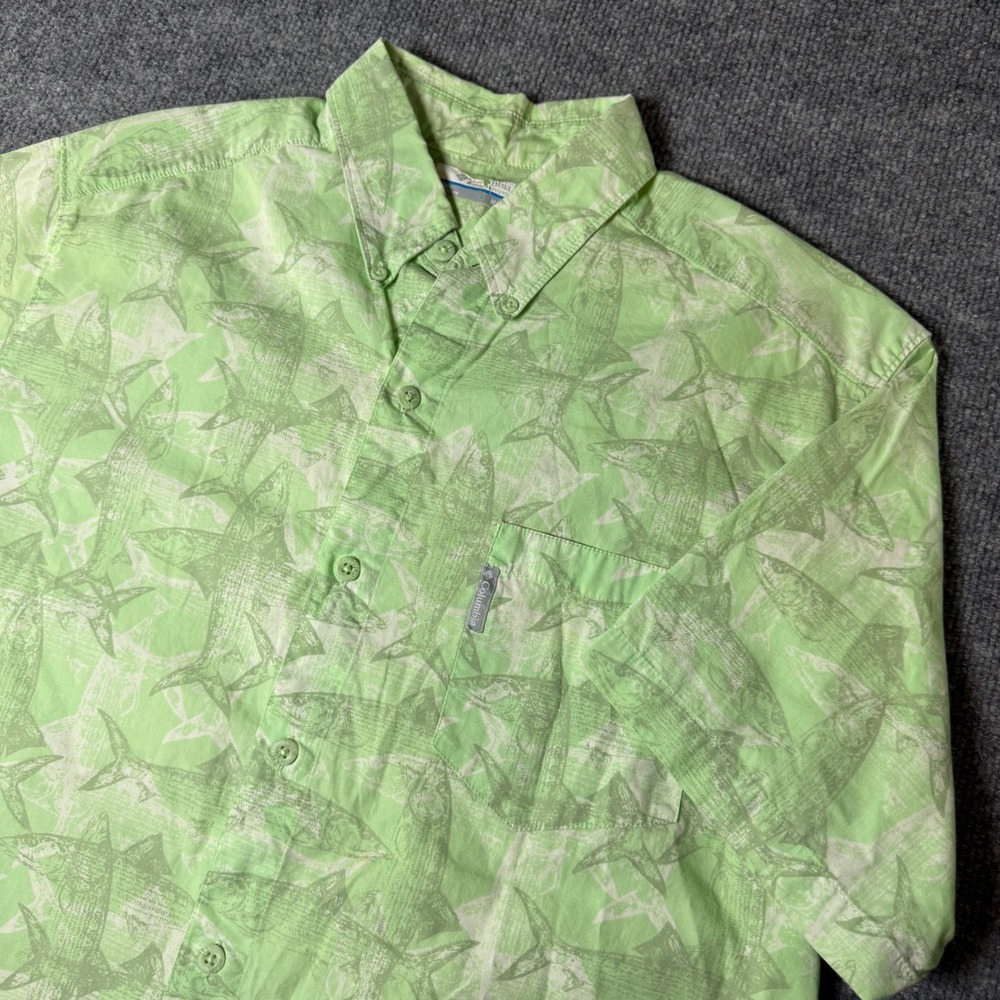 Columbia PFG Men's Medium Green AOP Fish Print Button Down Short Sleeve‎ Shirt